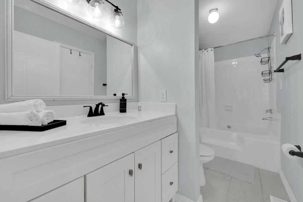 Plush Two Bedroom Retreat. A Home Away From Home! Рівердейл Екстер'єр фото